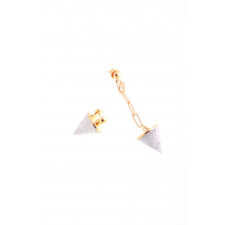 <p>Asymmetrical earring with 18k gold plated link chain and white marble stone pendant.</p>
<p>Approx length: 10cm.</p>