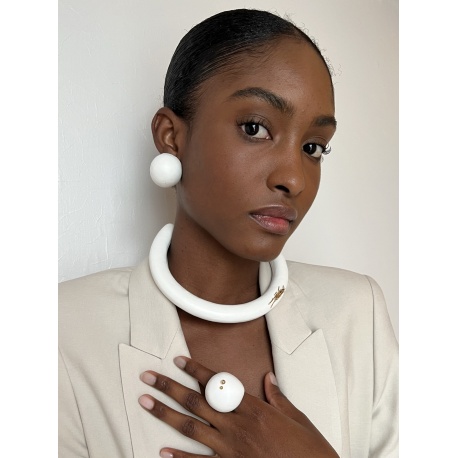 <p>Half ball shaped earrings lined in white nappa leather. They are very light and have an 18k gold omega clasP.</p>
<p></p>