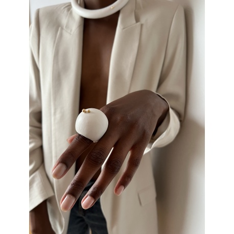 <p>Spectacular very light ring, lined in white nappa leather, adorned with two 18k gold plated beads.</p>
<p><br />Available in size 7 and size 8 (in "comments" when placing your order).</p>
<p></p>