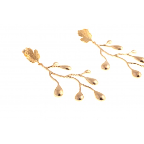 <p>Branch shaped earing, 18k gold plated brass.</p>