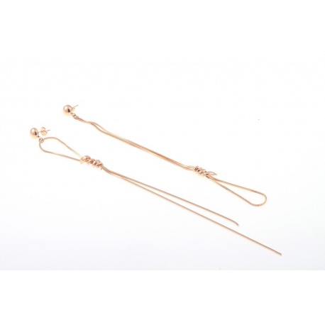 <p>Original asymmetrical earring with chains and twisted snake decoration, all 18k gold plated.</p>
<p>The asymmetry is our proposal but it can be ordered symmetrically, even a single one. Contact us!</p>